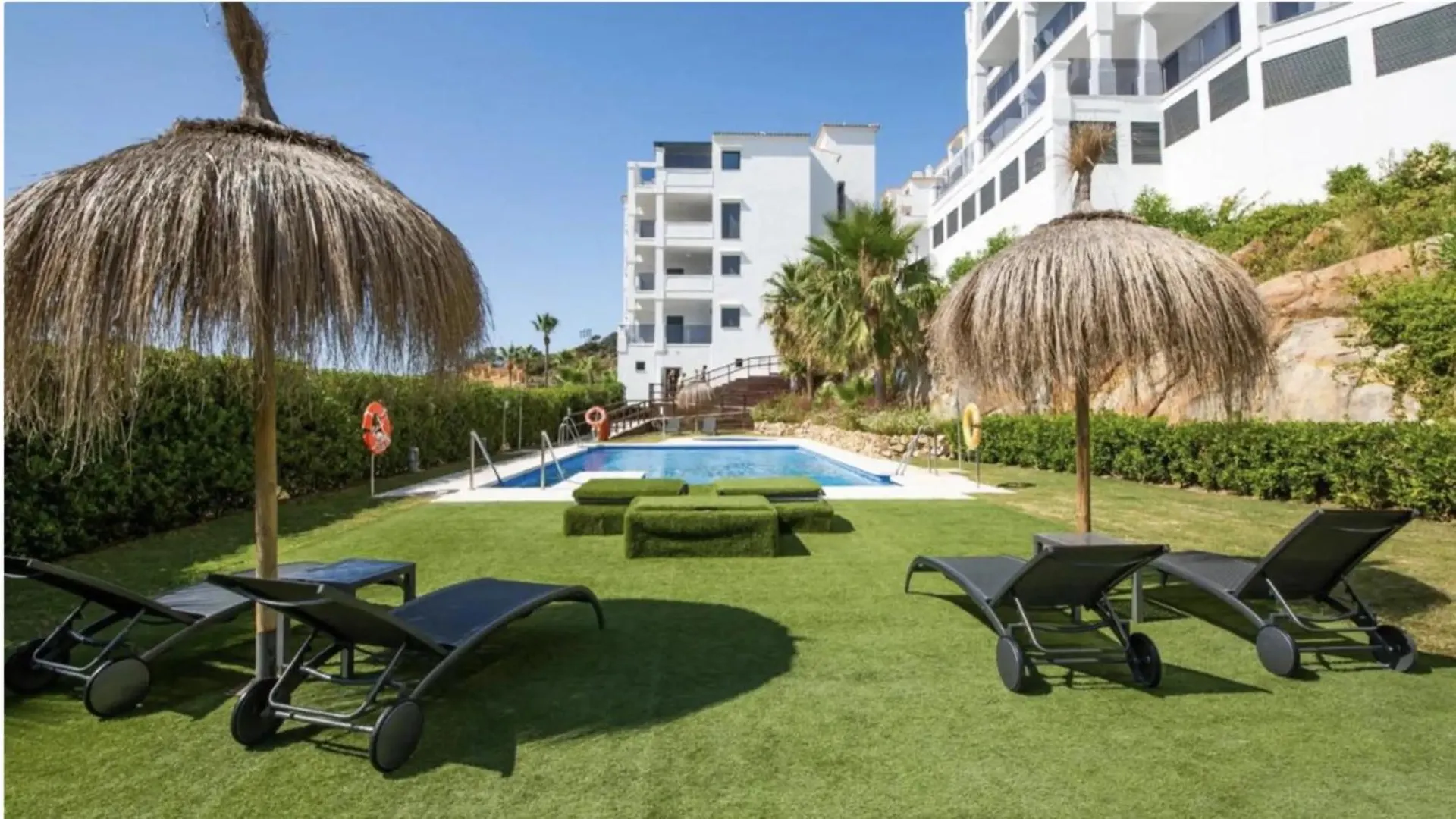 Sea View Apartments With Year-Round Open Pool Manilva İspanya