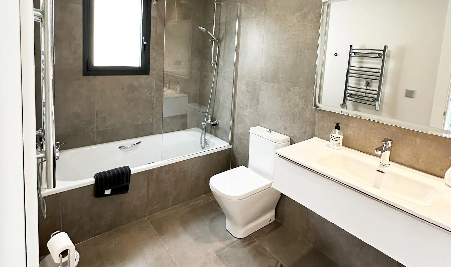 Sea View Apartments With Year-Round Open Pool Manilva