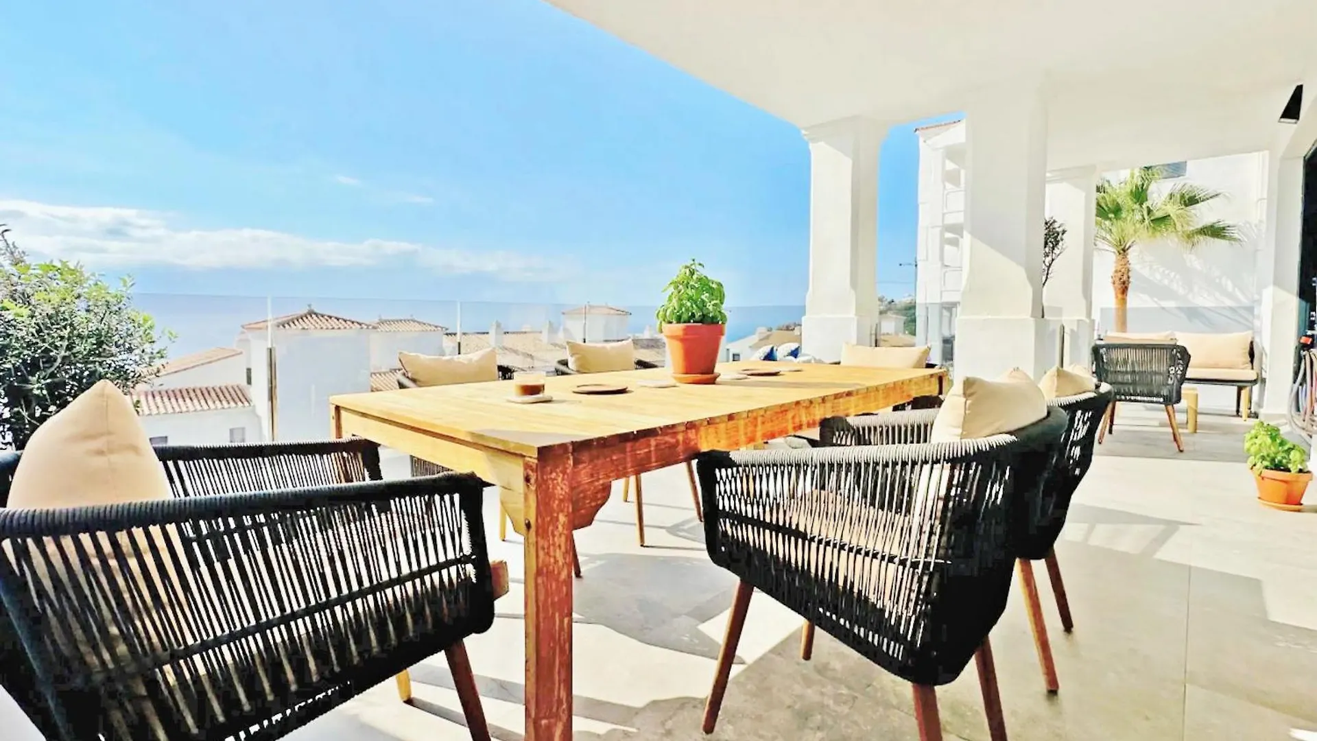 Sea View Apartments With Year-Round Open Pool Manilva İspanya