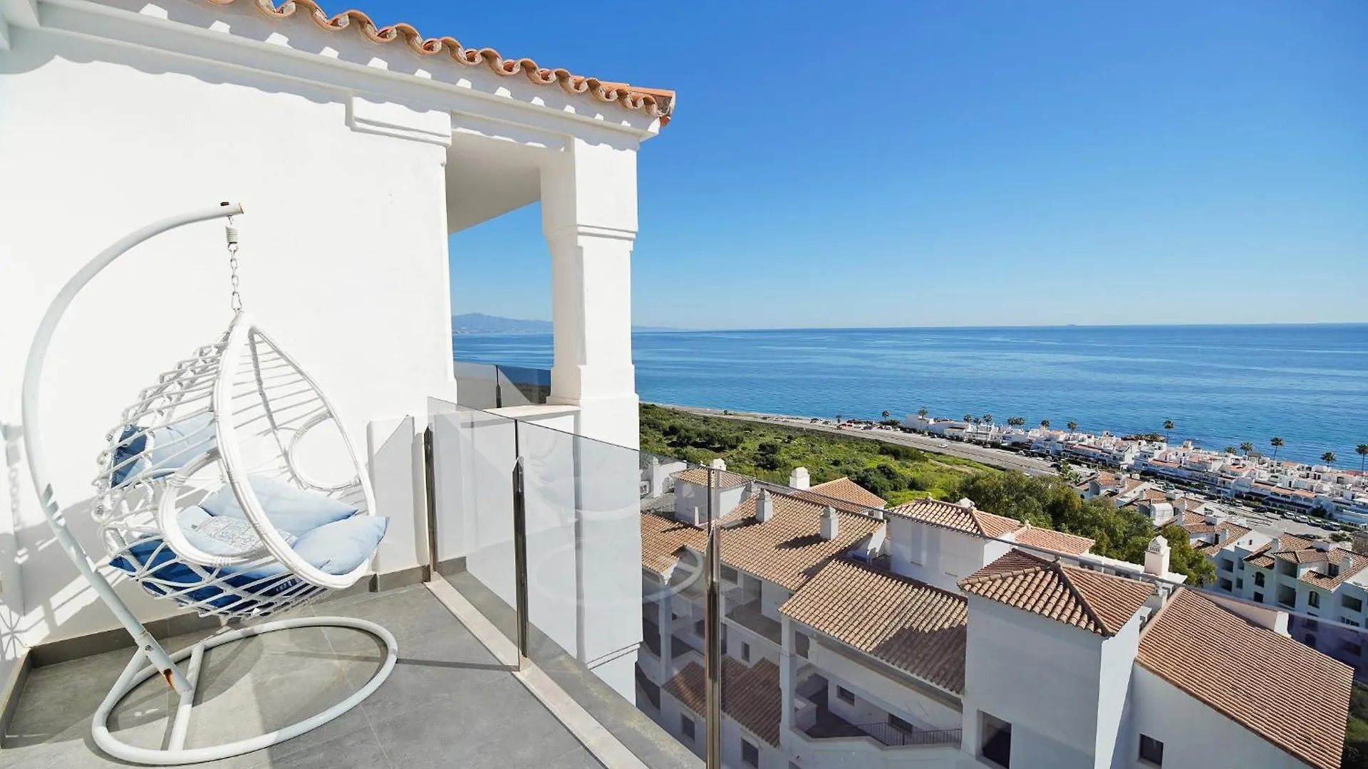Sea View Apartments With Year-Round Open Pool Manilva İspanya
