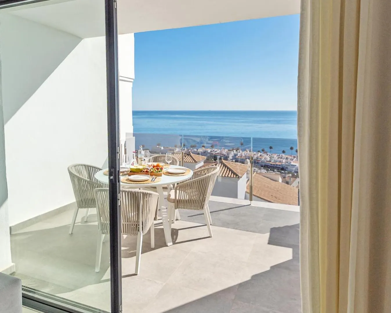 Sea View Apartments With Year-Round Open Pool Manilva