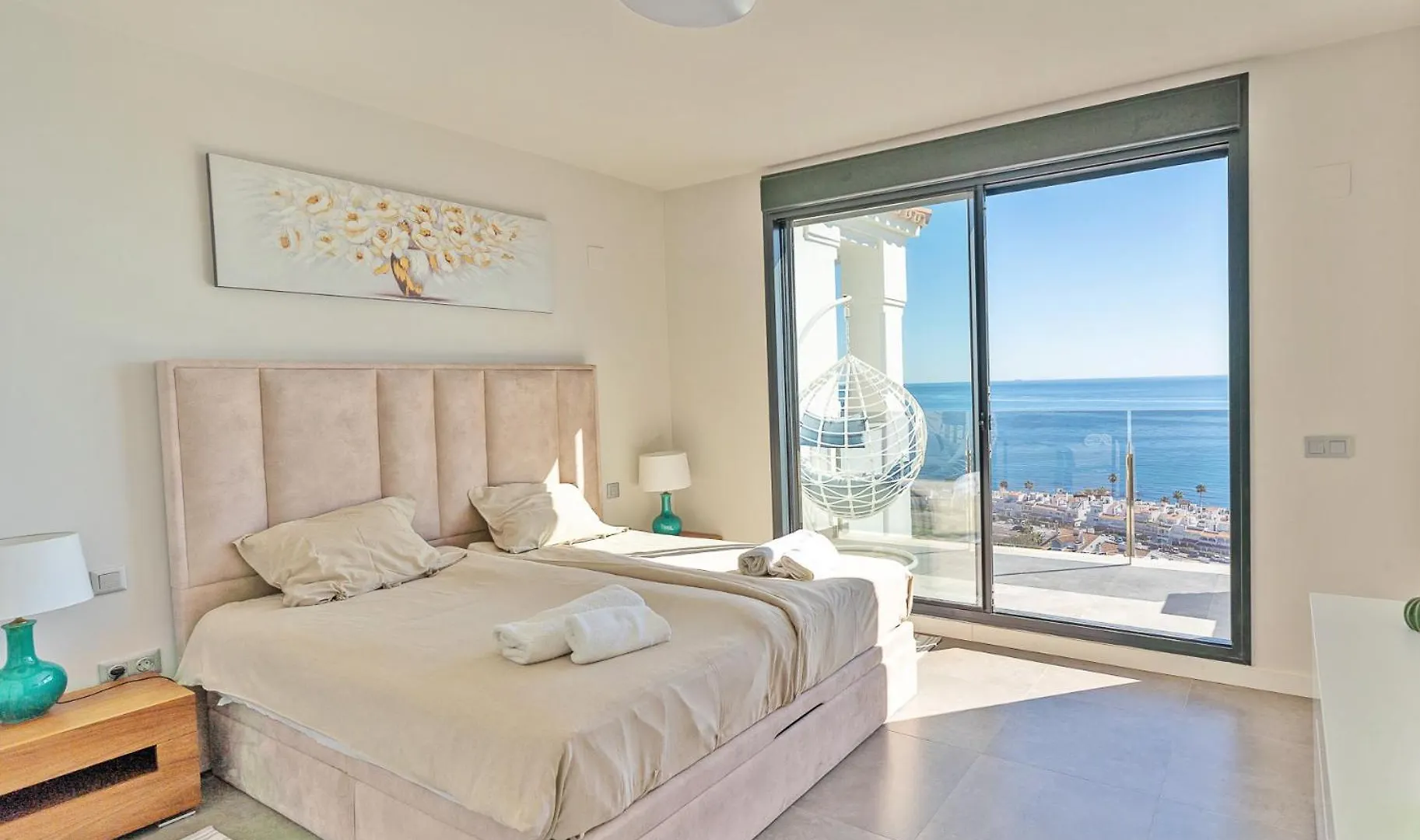 Sea View Apartments With Year-Round Open Pool Manilva