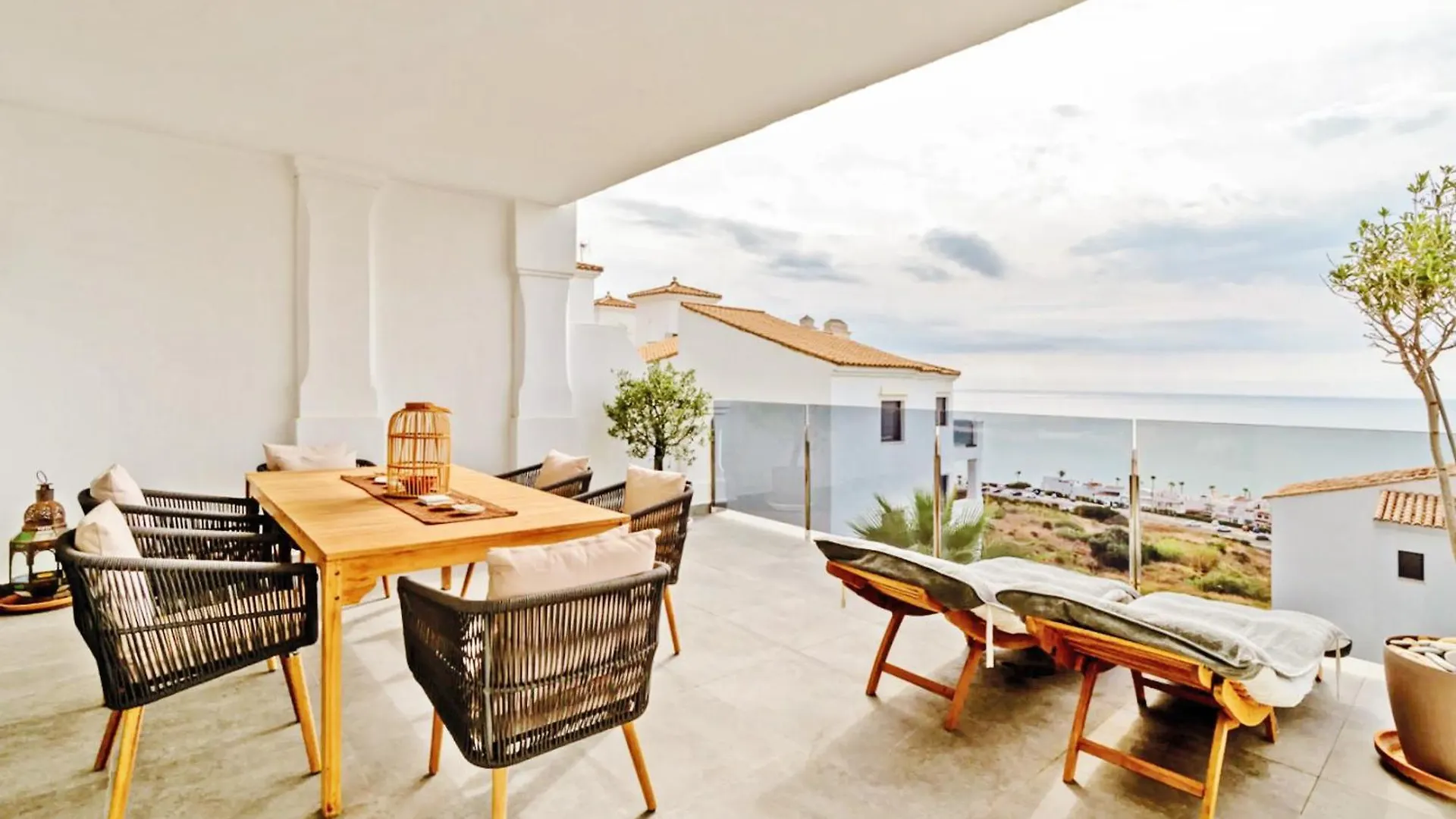 Sea View Apartments With Year-Round Open Pool Manilva