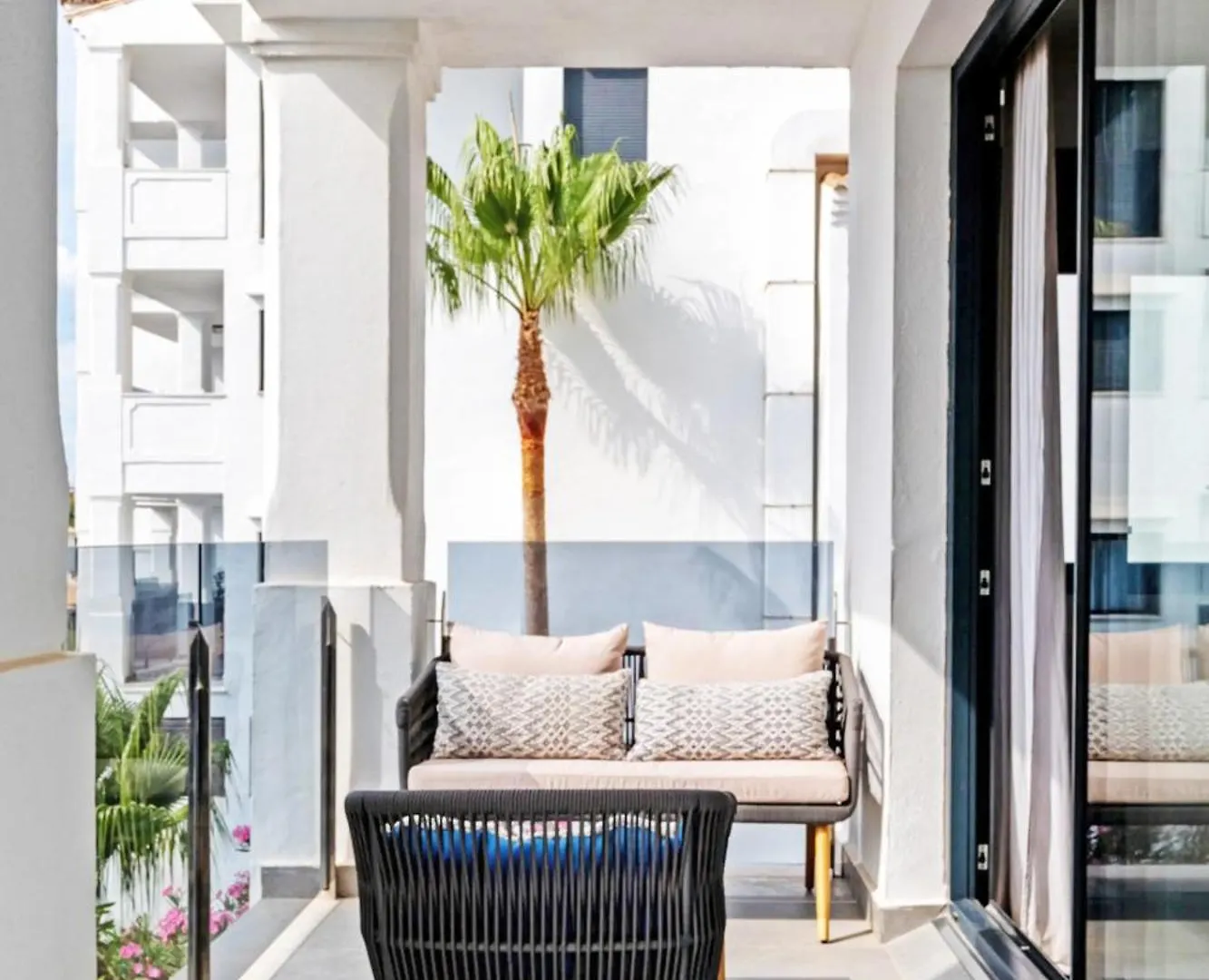 Sea View Apartments With Year-Round Open Pool Manilva