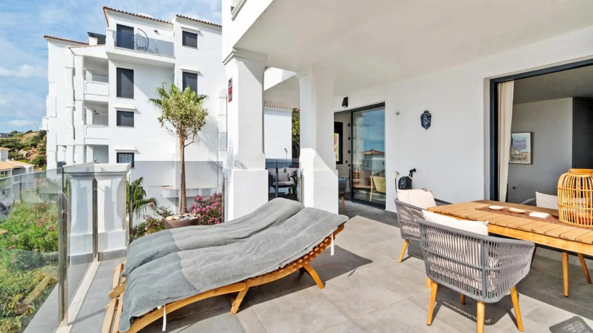 Sea View Apartments With Year-Round Open Pool Manilva