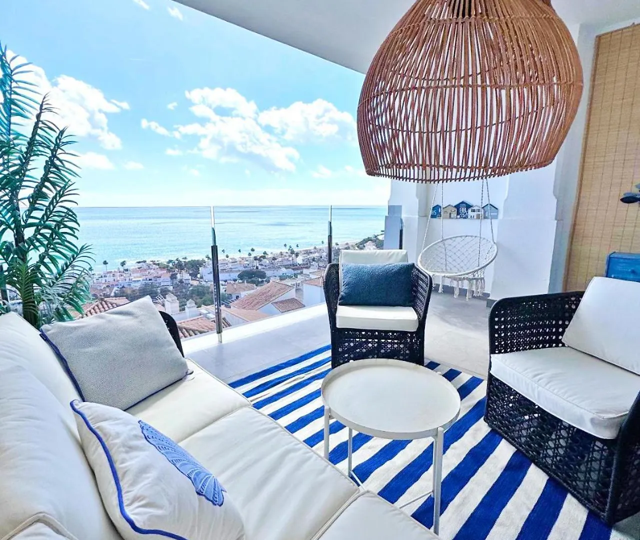 Sea View Apartments With Year-Round Open Pool Manilva