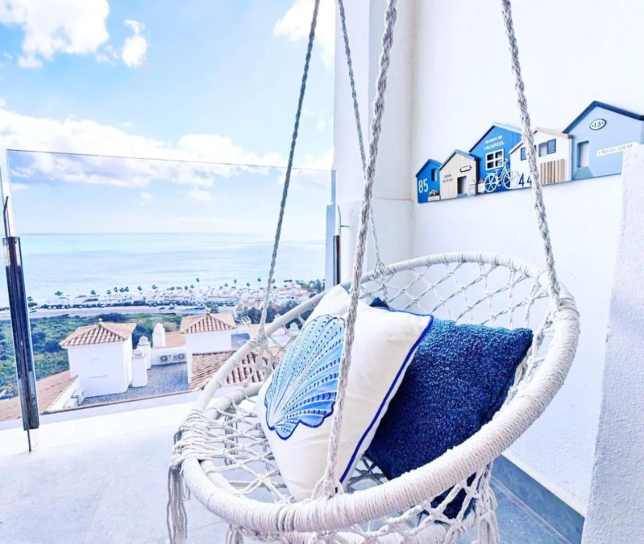 Sea View Apartments With Year-Round Open Pool Manilva İspanya